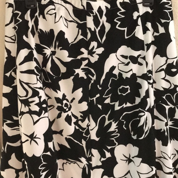 ❤️Black and white skirt - Picture 3 of 4